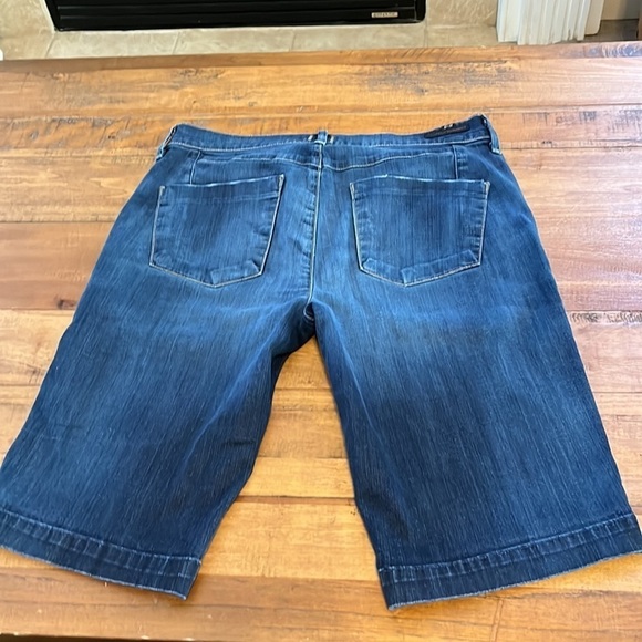 Citizen of Humanity jean Bermuda shorts, size 28 - Picture 2 of 10
